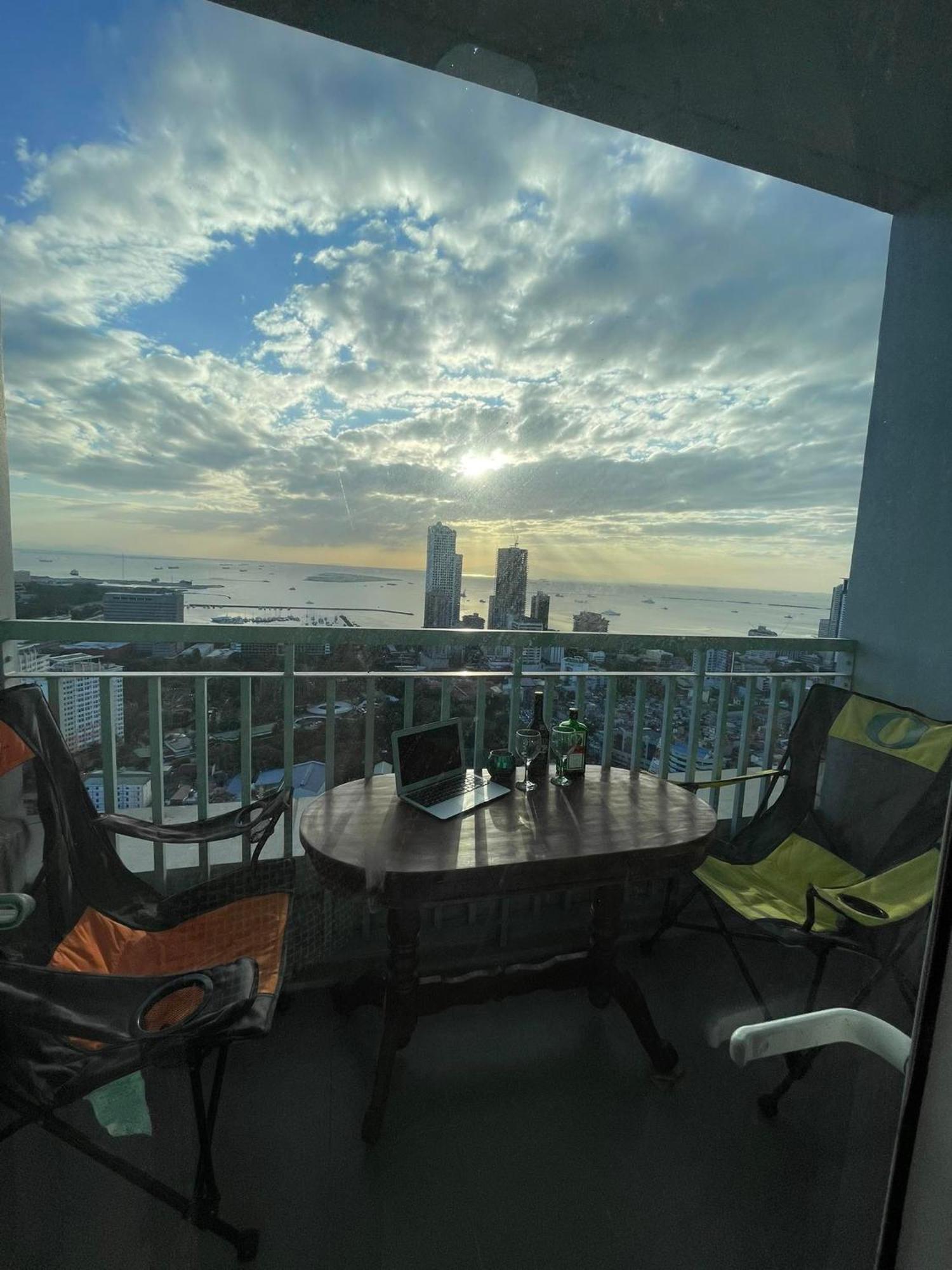 Green Residences Staycation By Pbyy Manila Exterior foto