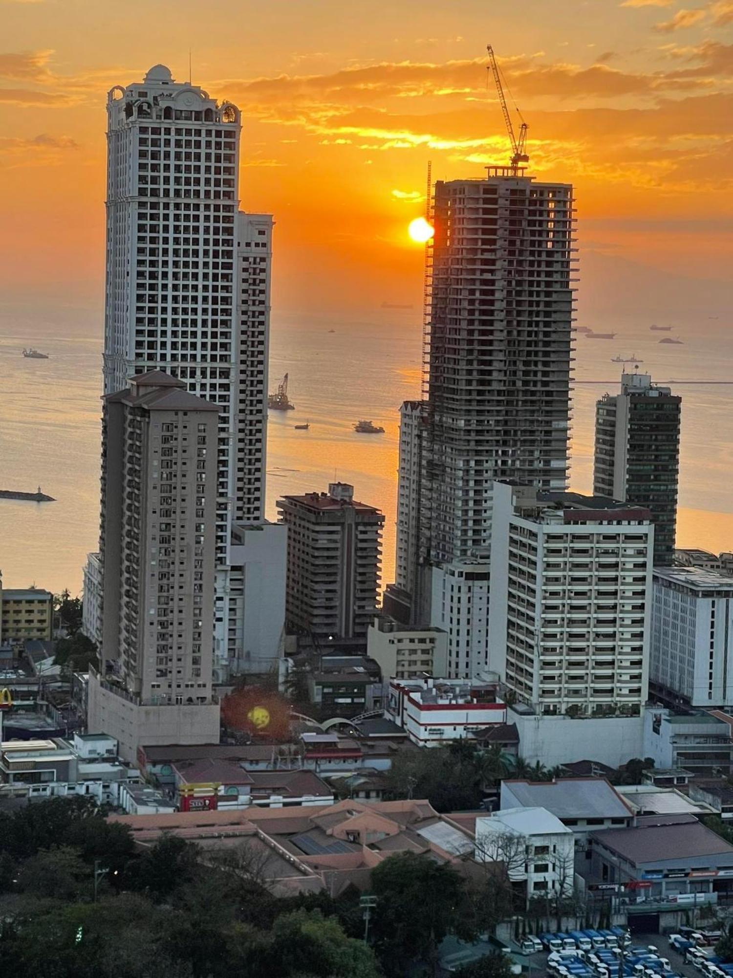Green Residences Staycation By Pbyy Manila Exterior foto